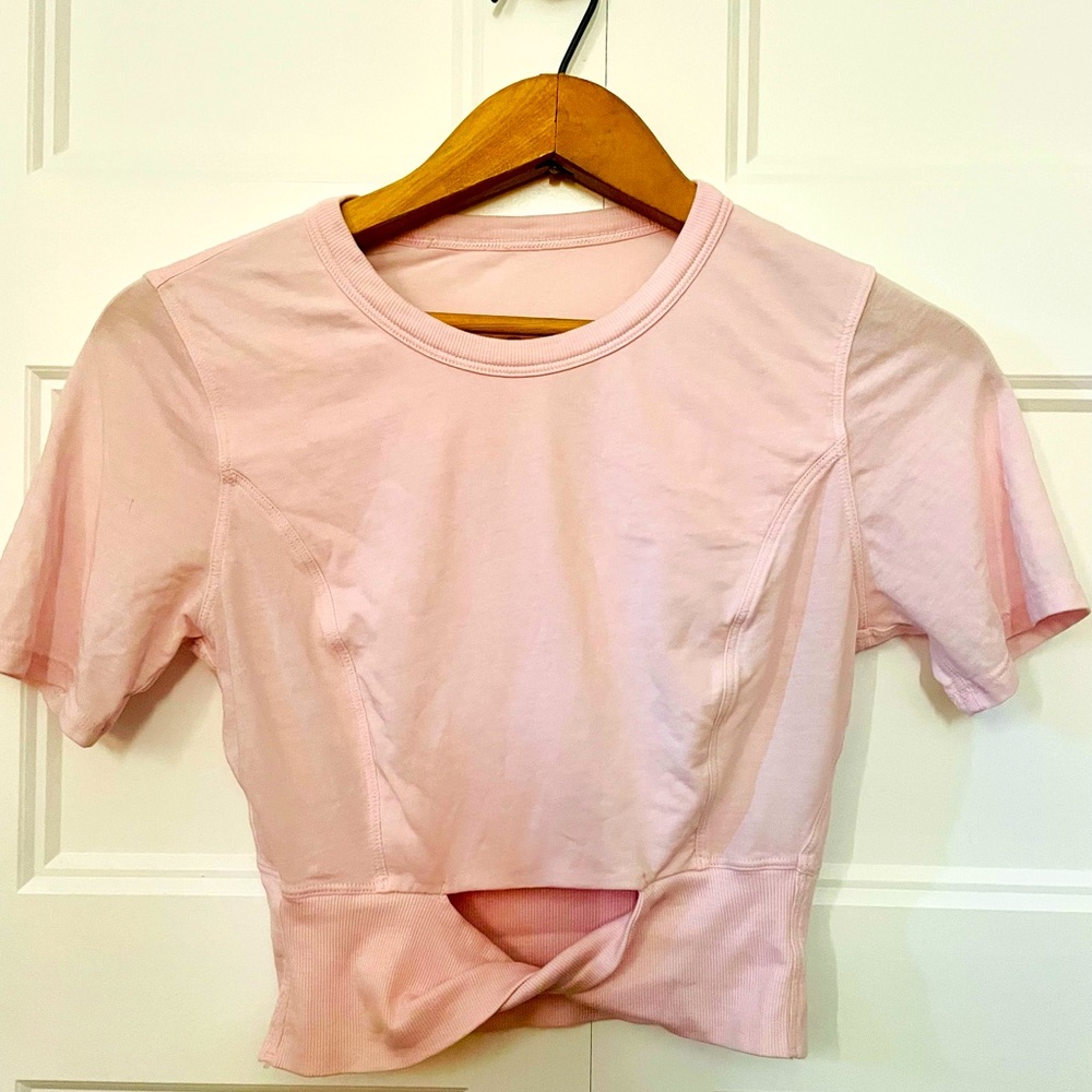 Lululemon size 4 CROPPED COTTON RIBBED T-SHIRT excellent condition never worn